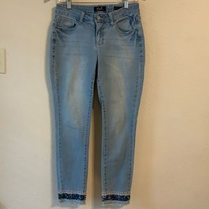 Earl Jean embroidered skinny ankle jean size 6